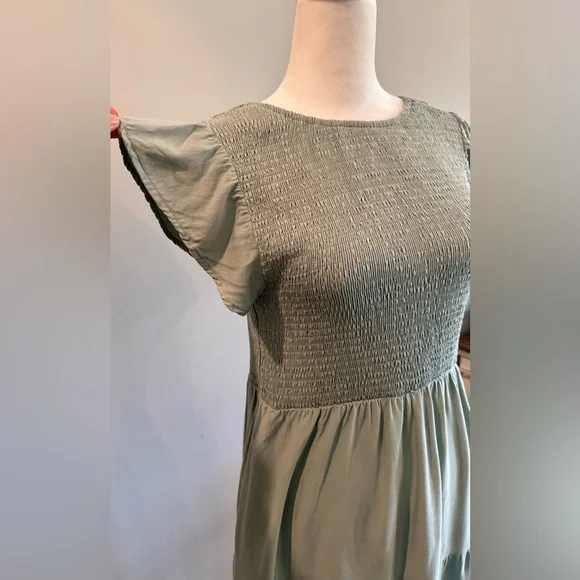 Medium Zesica sage green smocked maxi dress pockets boho cottagecore boutique - Picture 5 of 10